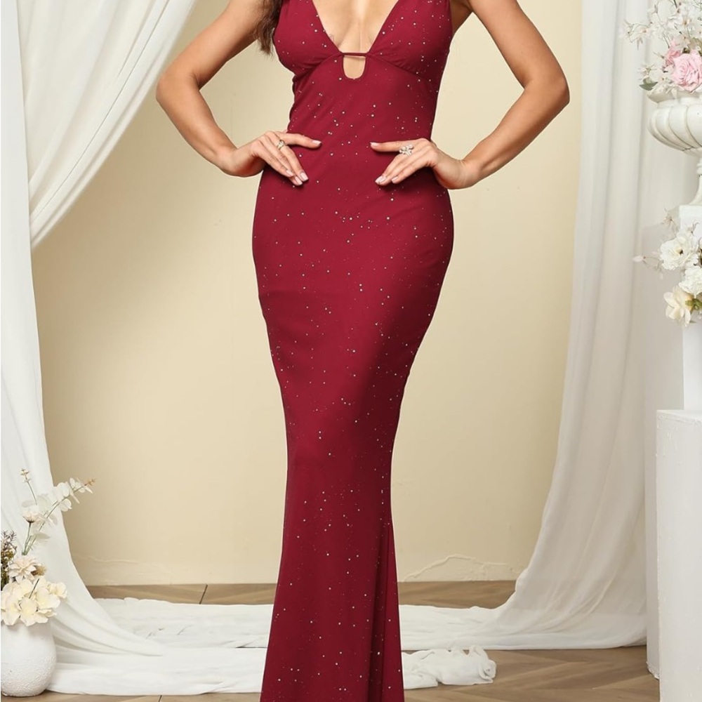 Elegant Red Evening Gown - Picture 5 of 16